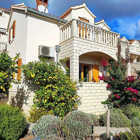 Apartments Benika Бол Экстерьер фото