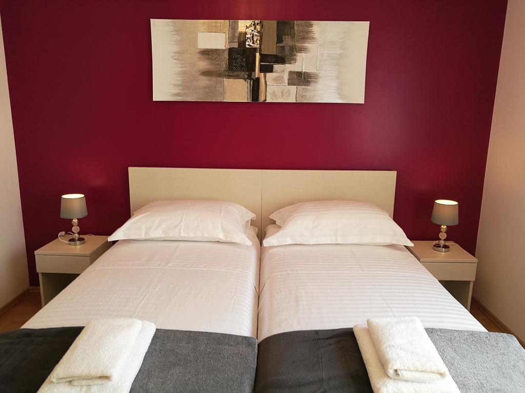 Apartments Benika Бол Экстерьер фото