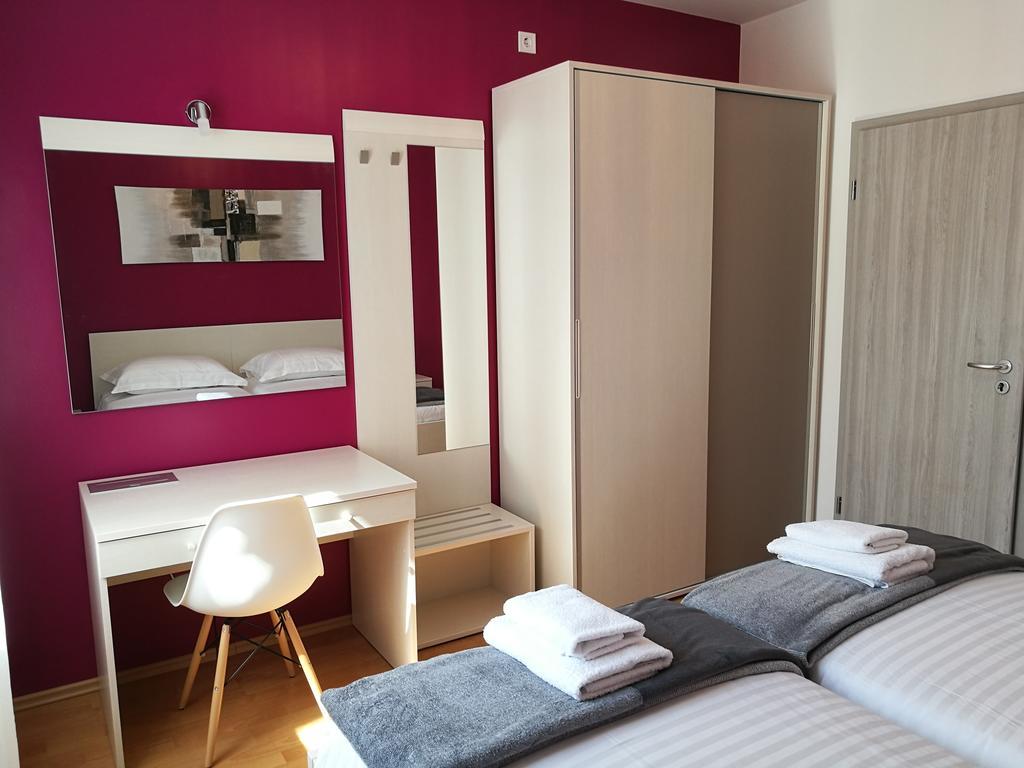 Apartments Benika Бол Экстерьер фото