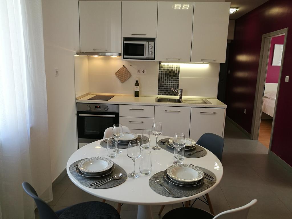 Apartments Benika Бол Экстерьер фото