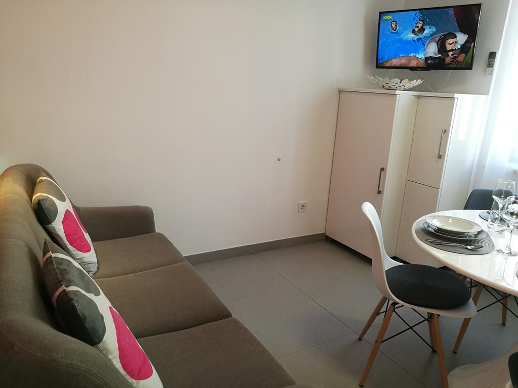 Apartments Benika Бол Экстерьер фото