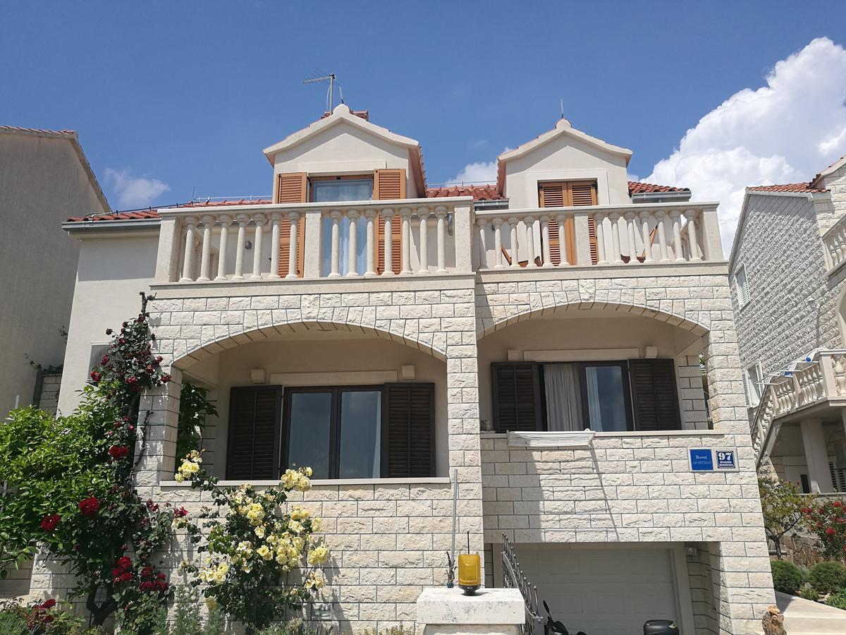 Apartments Benika Бол Экстерьер фото